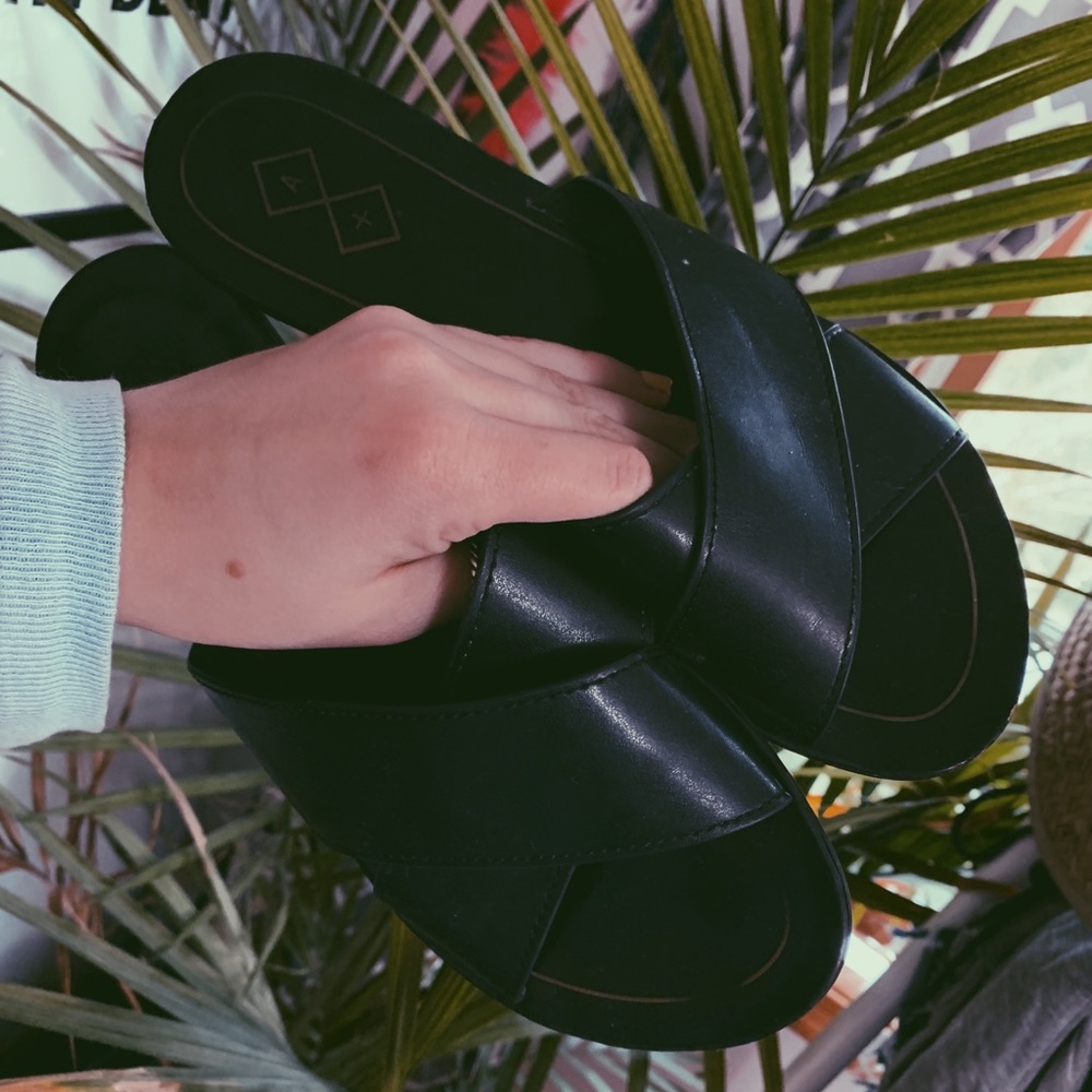 Criss cross leather sandals